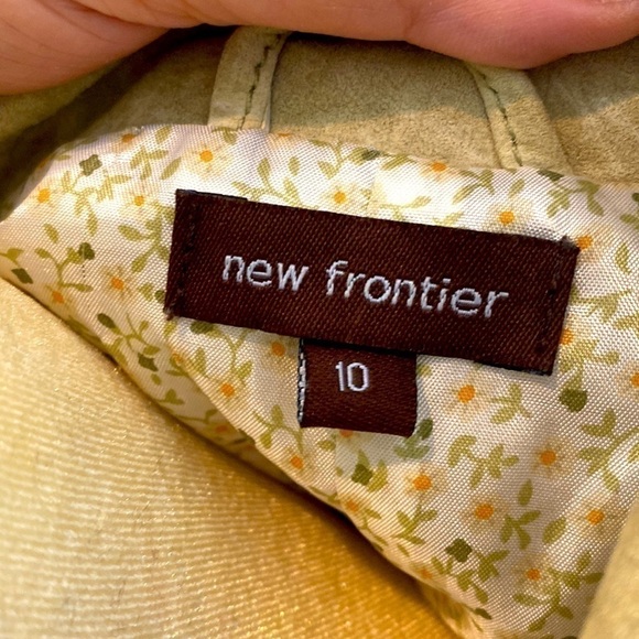 New Frontier sage green 💯 suede jacket/ blazer. Floral lining. Size 10. NWOT. - Picture 10 of 12